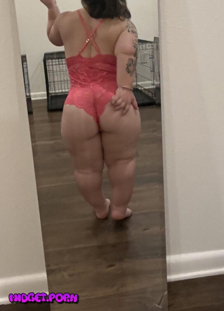 Just a nice handful of ass waiting on you!!